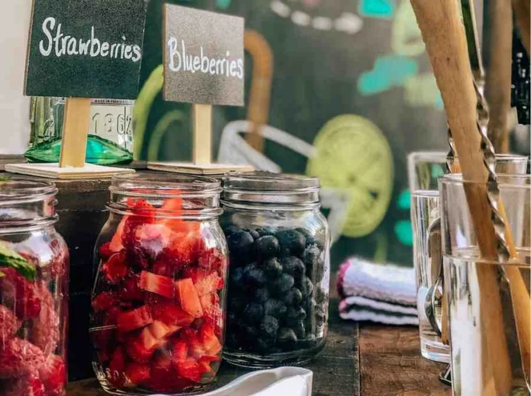 What are the Benefits of Having a Mojito Making Station at My Wedding in the Florida Keys?